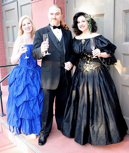 New South Bay Opera Company Makes Opera Audience-Friendly New South Bay Opera Company Makes Opera Audience-Friendly