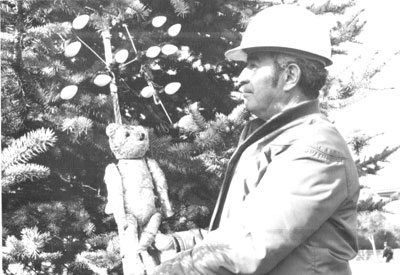Teddy: 100 Years Atop Santa Clara's Christmas Tree and Still Going Strong Teddy: 100 Years Atop Santa Clara's Christmas Tree and Still Going Strong