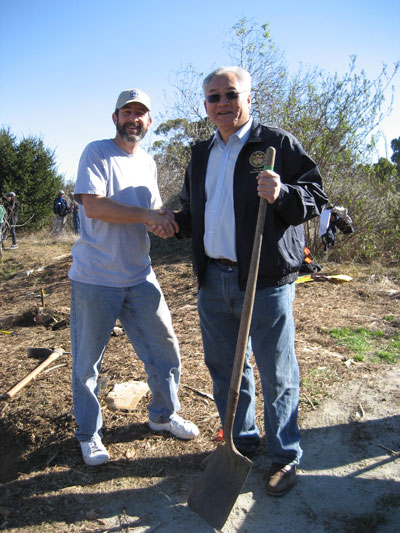 200 Volunteers Spruce Up Ulistac Natural Area on Martin Luther King Jr. Holiday 200 Volunteers Spruce Up Ulistac Natural Area on Martin Luther King Jr. Holiday