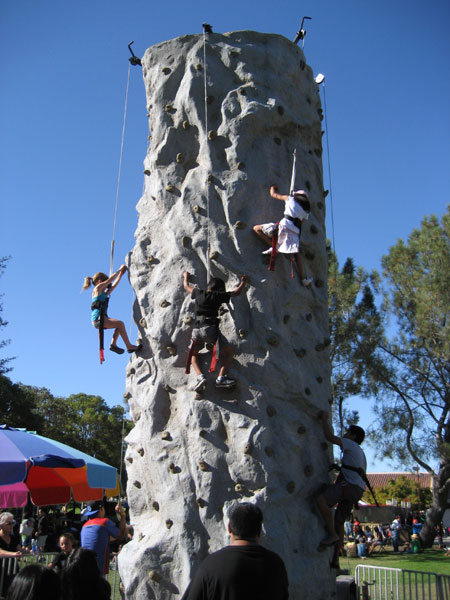 Santa Clarans Let Loose and Live It Up at 32nd Art & Wine Festival Santa Clarans Let Loose and Live It Up at 32nd Art & Wine Festival