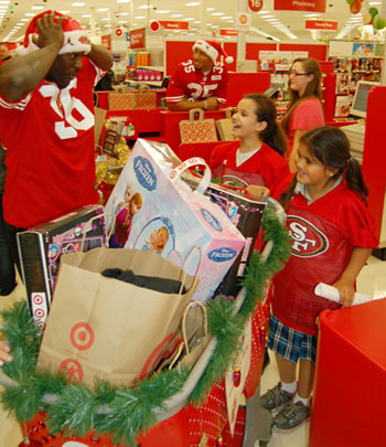 Spreading Holiday Cheer 49ers Players Shop With Children Spreading Holiday Cheer 49ers Players Shop With Children
