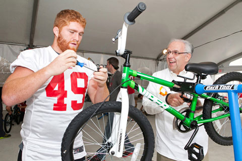 49ers Help Build Bicycles for Youth 49ers Help Build Bicycles for Youth