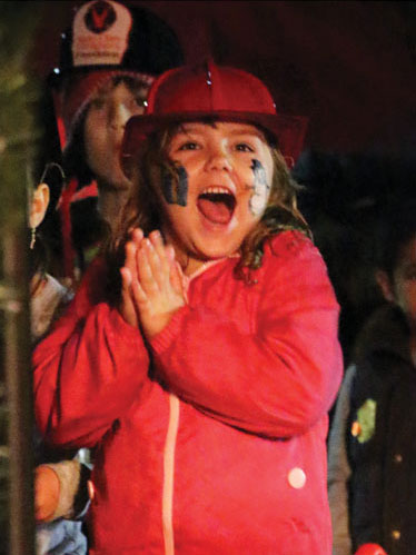Let There Be Holiday Light: Santa Clarans Turn Out for Annual Tree Lighting Let There Be Holiday Light: Santa Clarans Turn Out for Annual Tree Lighting